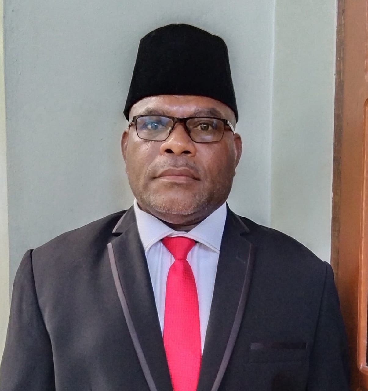 Dr.drh.HENDRIKUS FATEM,MP